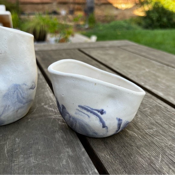 Studio Pottery 3 Piece Set White with Blue Swirl Pitcher and Mugs ART DECO - Picture 14 of 15